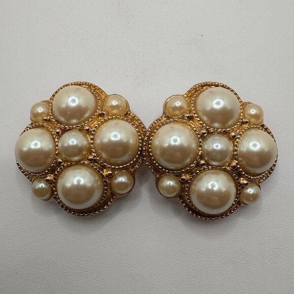 Vintage Dauplaise Clip-on Earrings Faux Pearls Gold Tone Setting 80s-90s - Picture 2 of 11